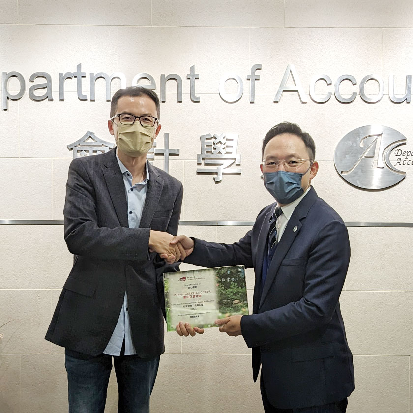 The College receives HK$500,000 donation to set up scholarships for accountancy students