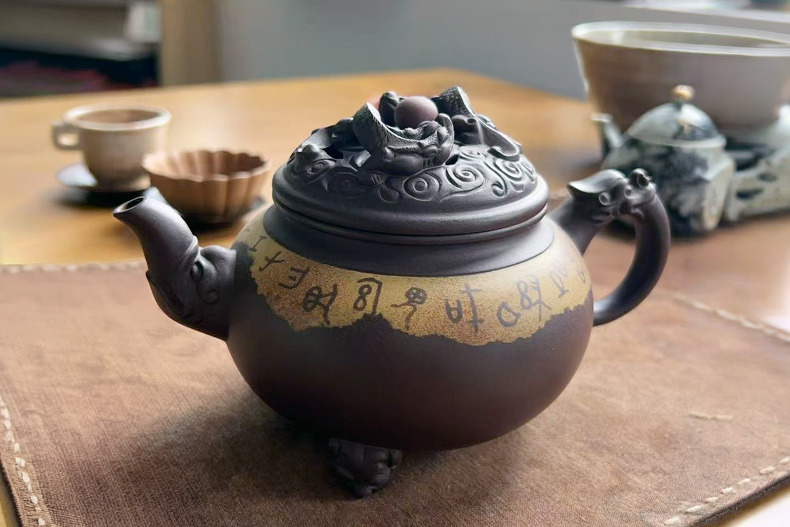 Master Craftsmanship Zisha Clay Teapot