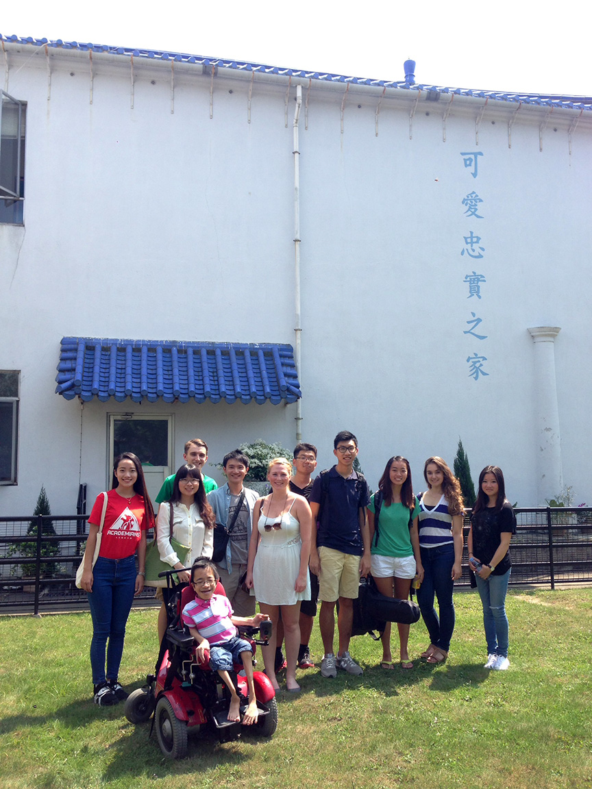 CB exchange students join volunteering services | College of Business