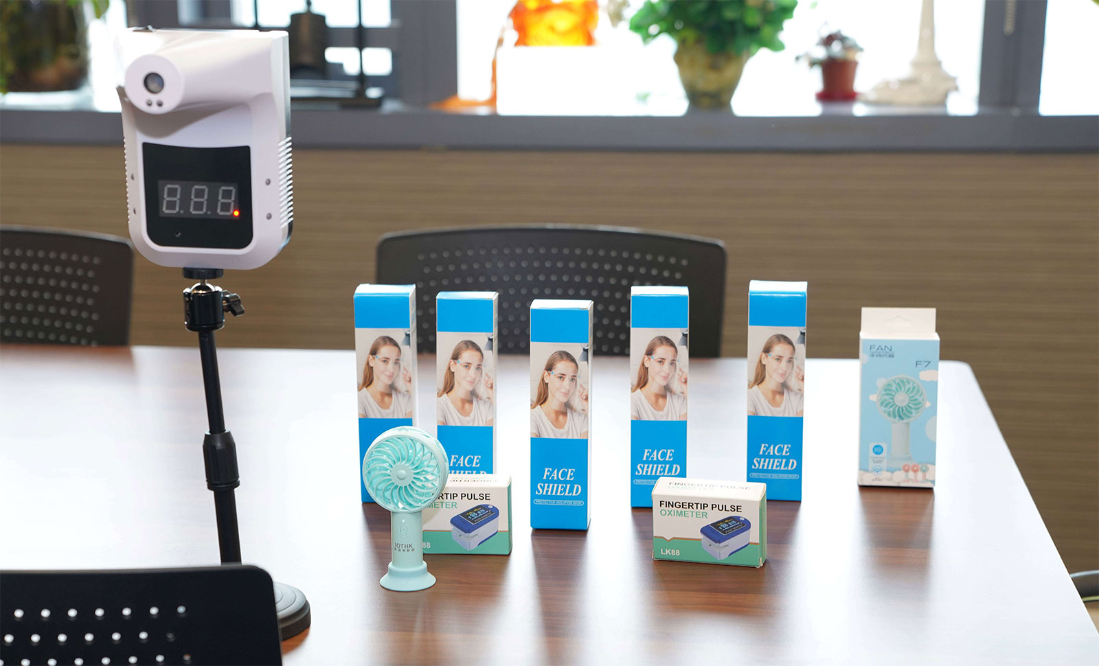 Mr Wilson Chong donates auto temperature scanners to the College