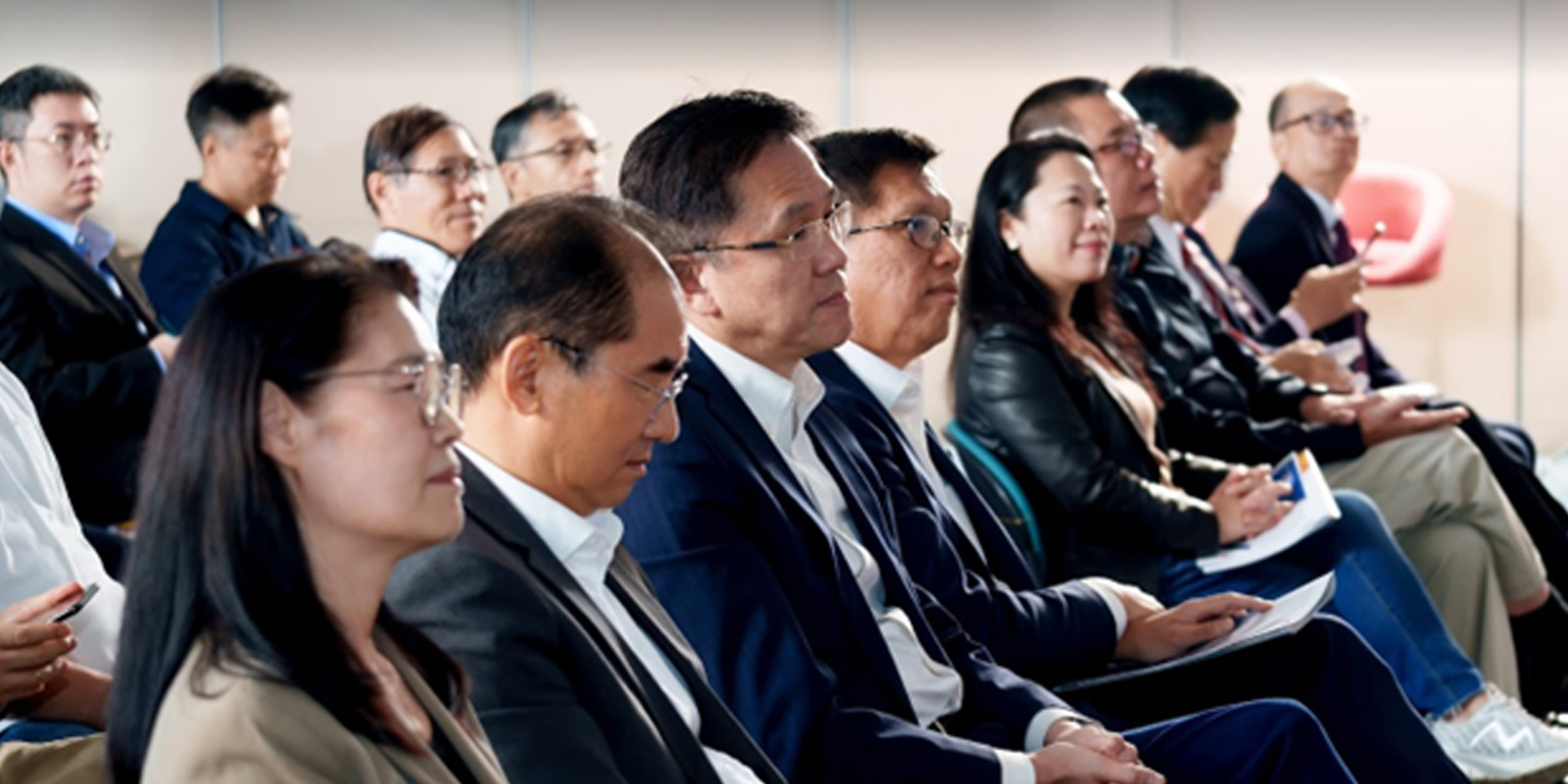 Secretary for Innovation, Technology and Industry presents blueprint for developing Hong Kong as an I&T Hub at EMBA Frontier Forum