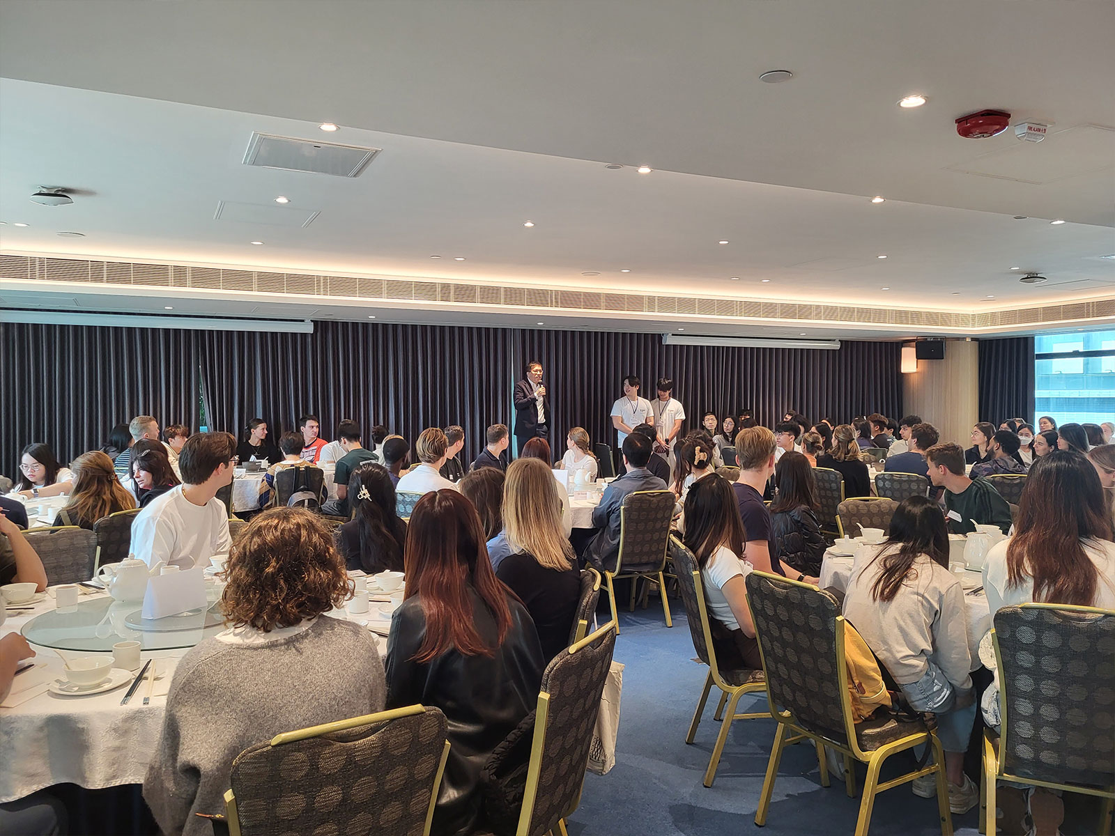 Dean Kalok Chan warmly welcomes all inbound exchange students at the luncheon, encouraging them to explore the different aspects of Hong Kong