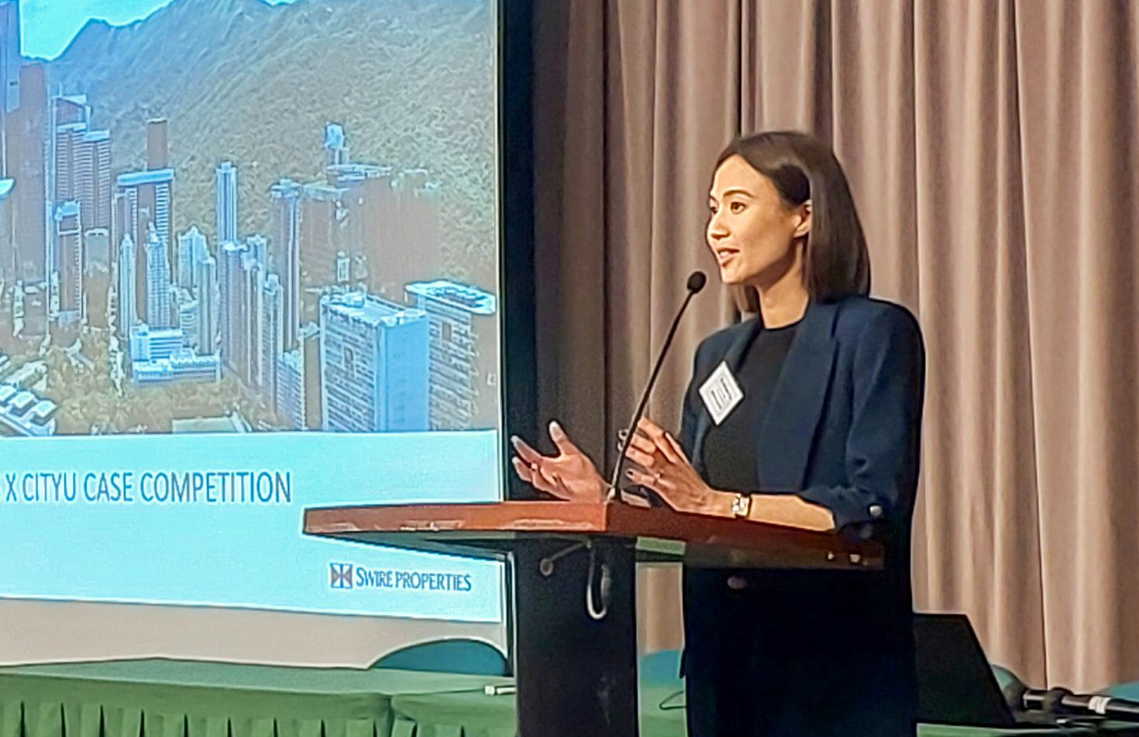 Rossella Chu, Senior Manager of Talent Acquisition at Swire Properties, introduces Swire Properties Limited to participating students 