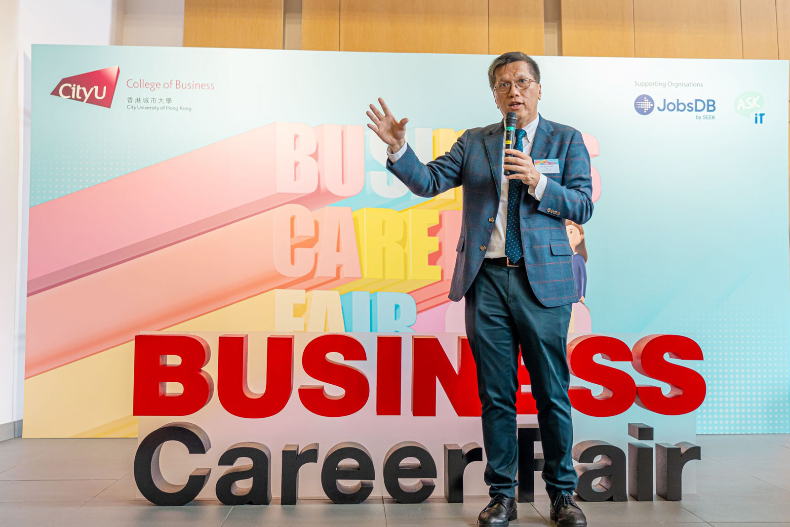 Dean Chan thanks to all the participating companies and recruiters for their contribution and dedication to this year’s Business Career Fair.