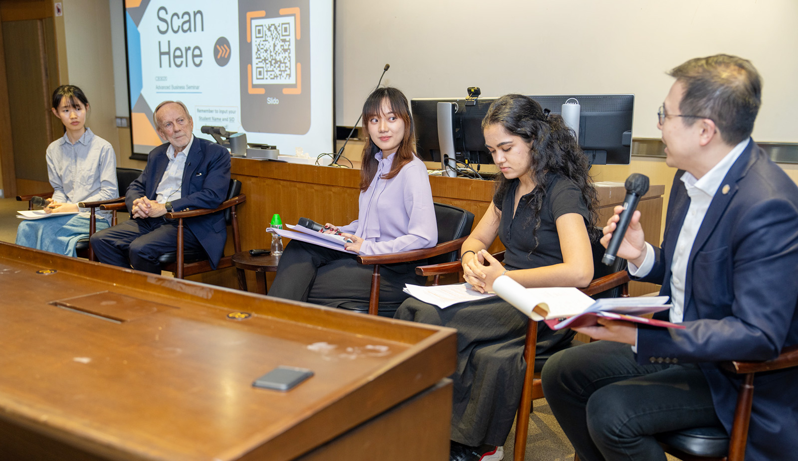 Professor Raymond Wong (first from right), Associate Dean (Undergraduate Programmes), brings up the questions from participants and discusses them with Dr Thompson (second from left) and student moderators.  