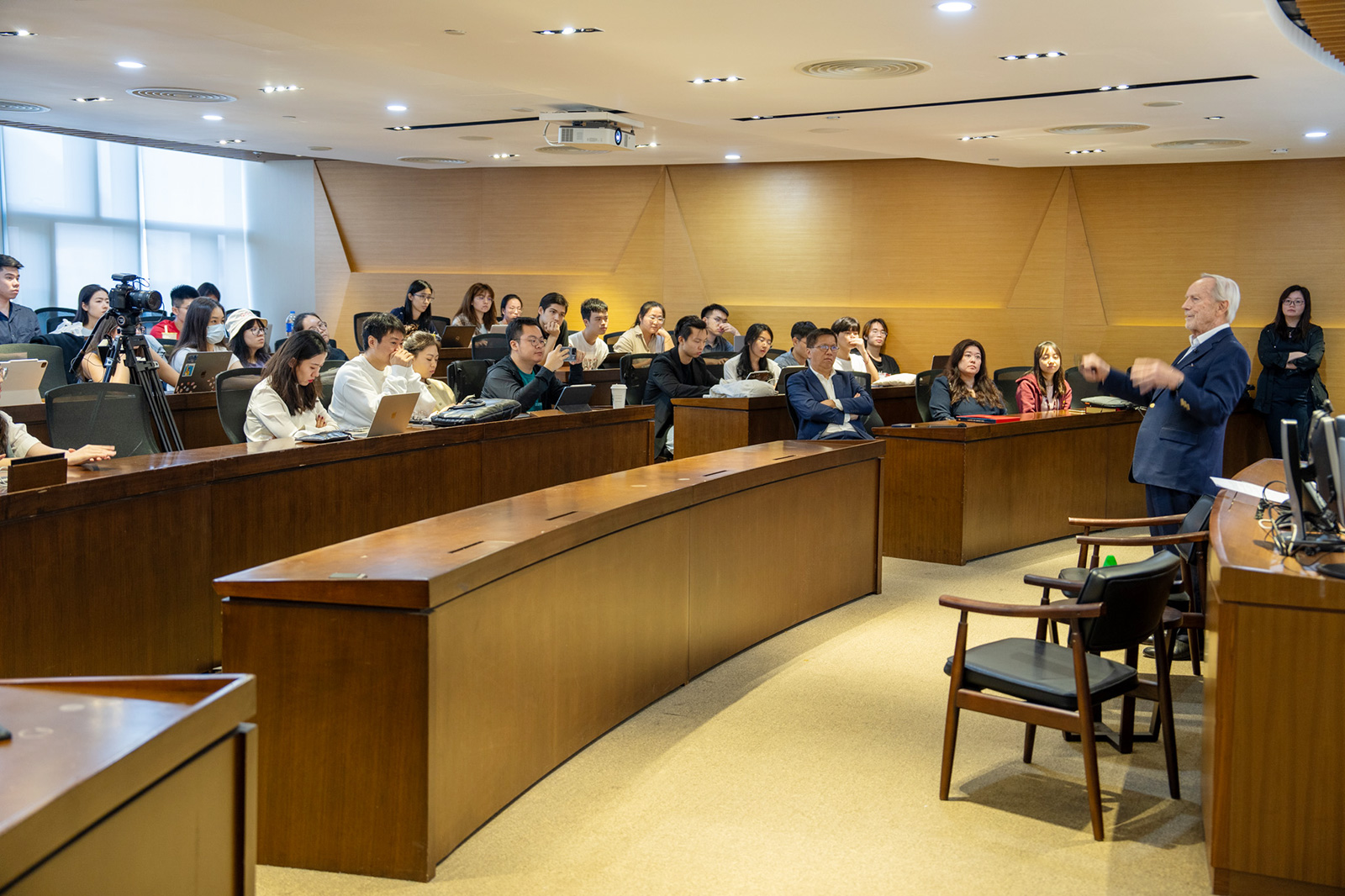 CB3020 Advanced Business Seminar bridges academia and industry