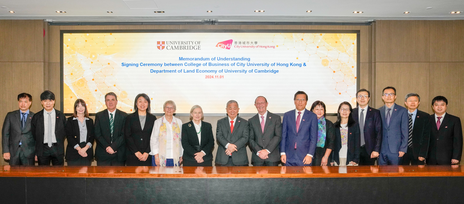 (Eighth from left) Professor Freddy Boey, President of CityUHK and (seventh from left) Professor Dame Madeleine Atkins, President of Lucy Cavendish College, University of Cambridge, lead the CityUHK Council Secretary, the senior management of the College of Business, and delegates of the University of Cambridge to celebrate the signing of the MoU.