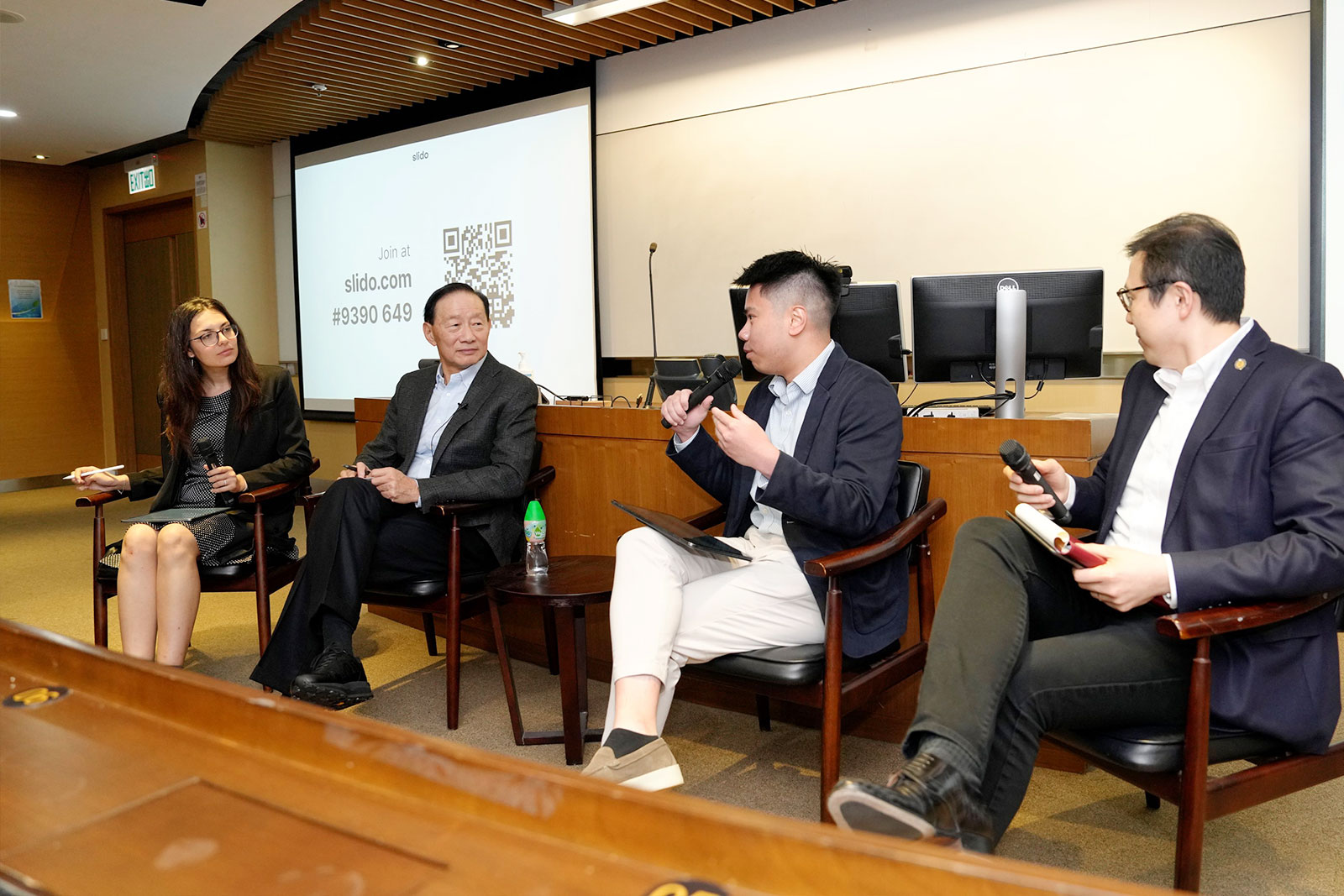 Corporate leaders share insights at CB3020 Advanced Business Seminar 