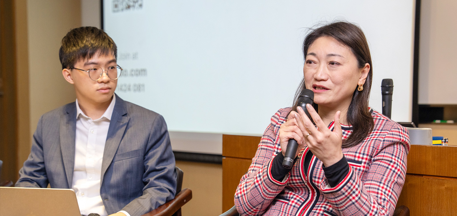 New round of corporate leaders sharing session in CB3020 Advanced Business Seminar