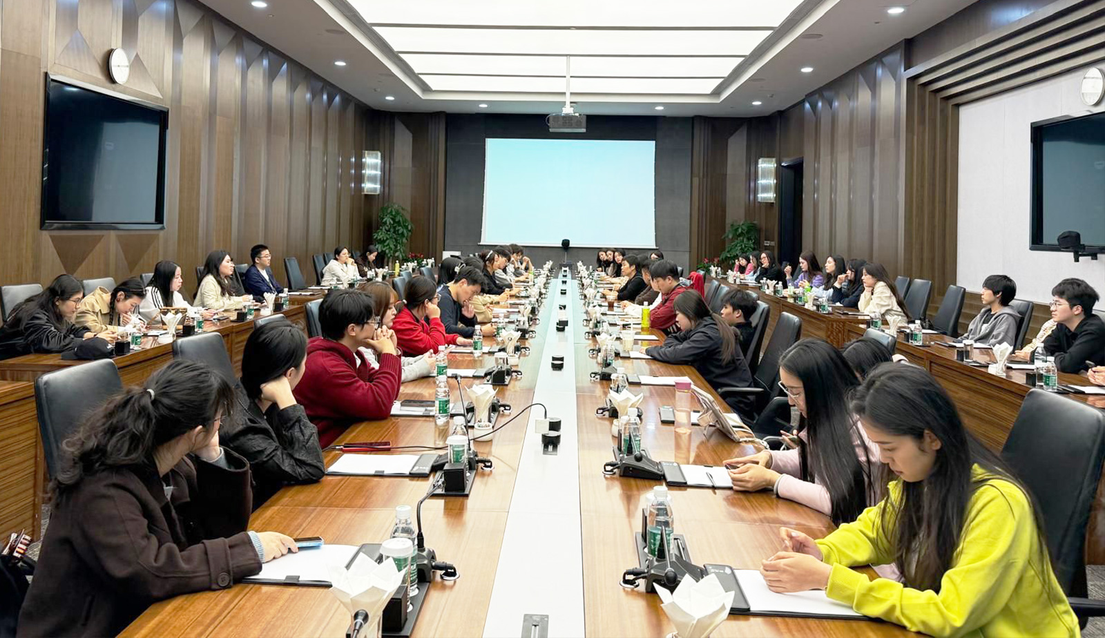 Ms Amy Wu shares in-depth insights on innovation and sustainability within the rapidly evolving electric vehicle industry, inspiring students to think critically about future industry trends.