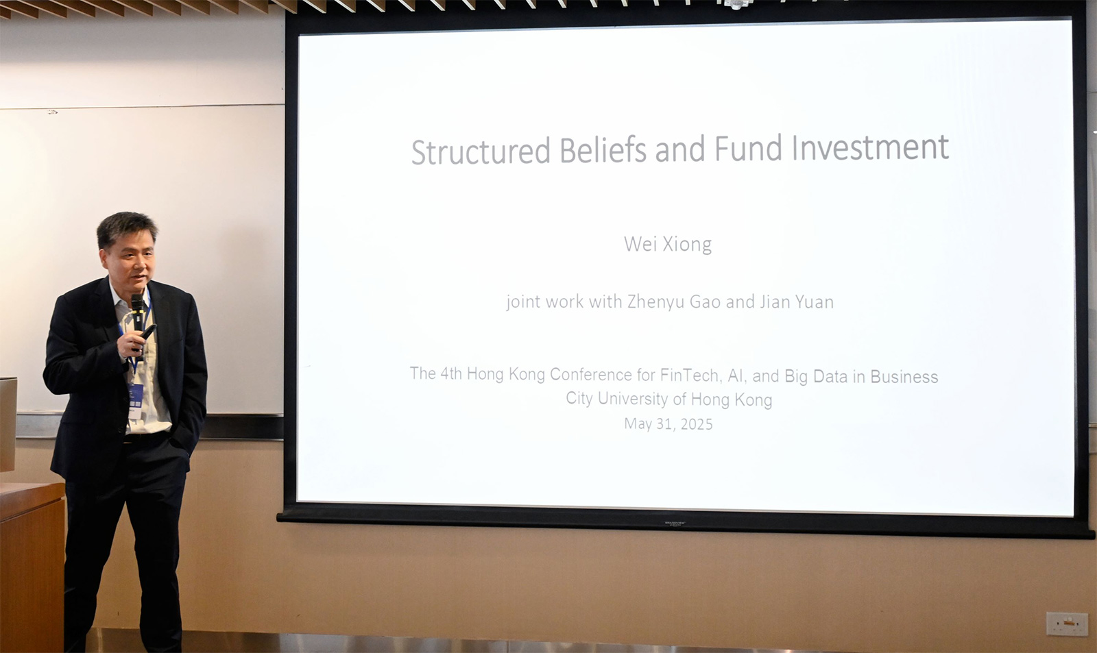 Prof Wei Xiong delivers his keynote speech on 31 May, discussing “Structured Beliefs and Fund Investment”. 