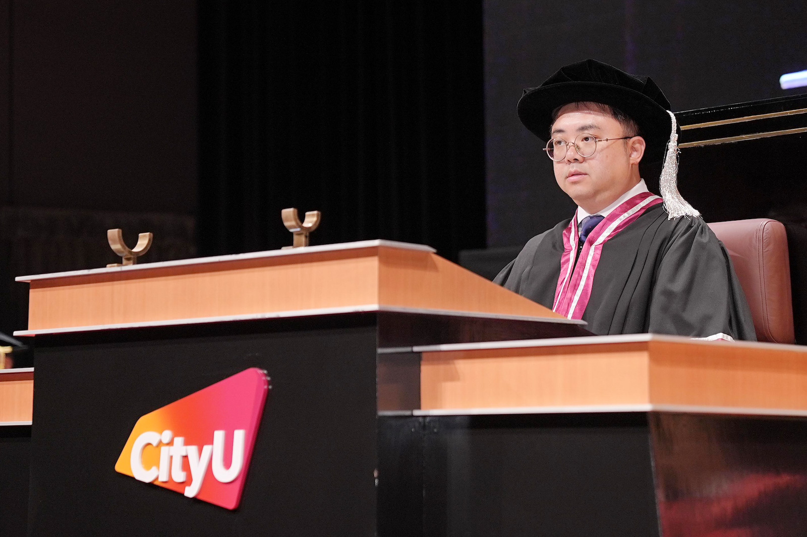 Dean Professor Stephen Shum addresses the 2025 College of Business Commencement.