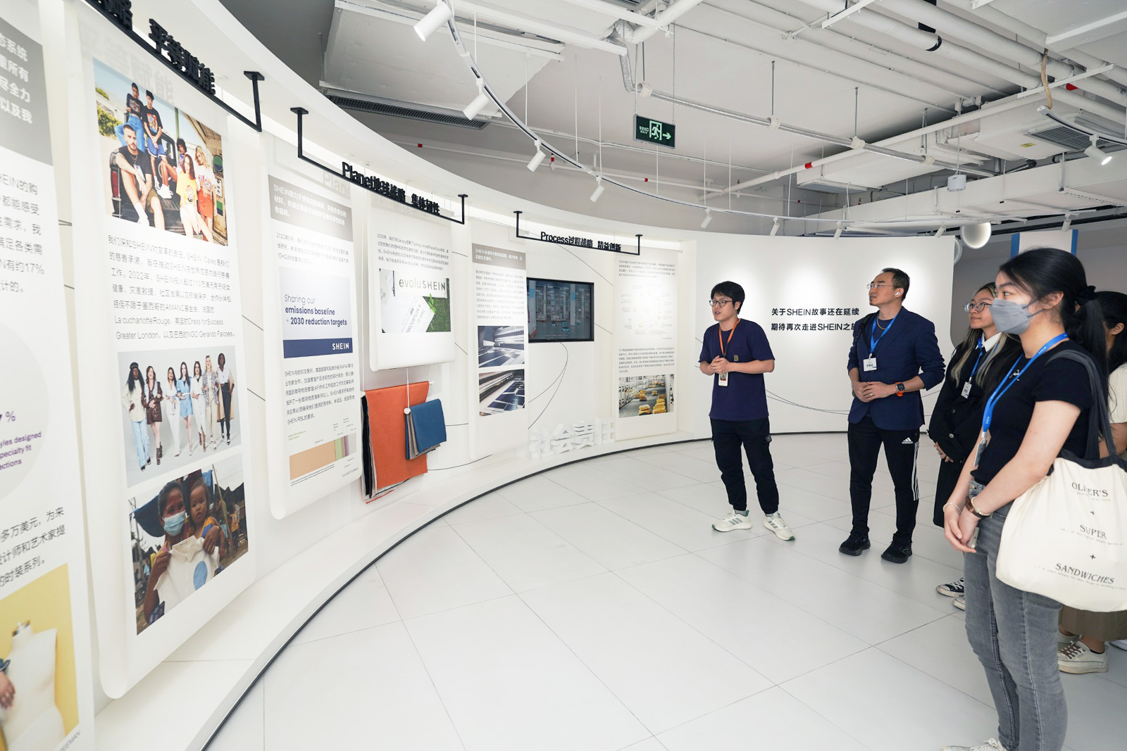 CB students had an exclusive opportunity to visit SHEIN, a leading fast-fashion e-commerce company, gaining valuable insights into the modern textile industry and the seamless integration of e-commerce.