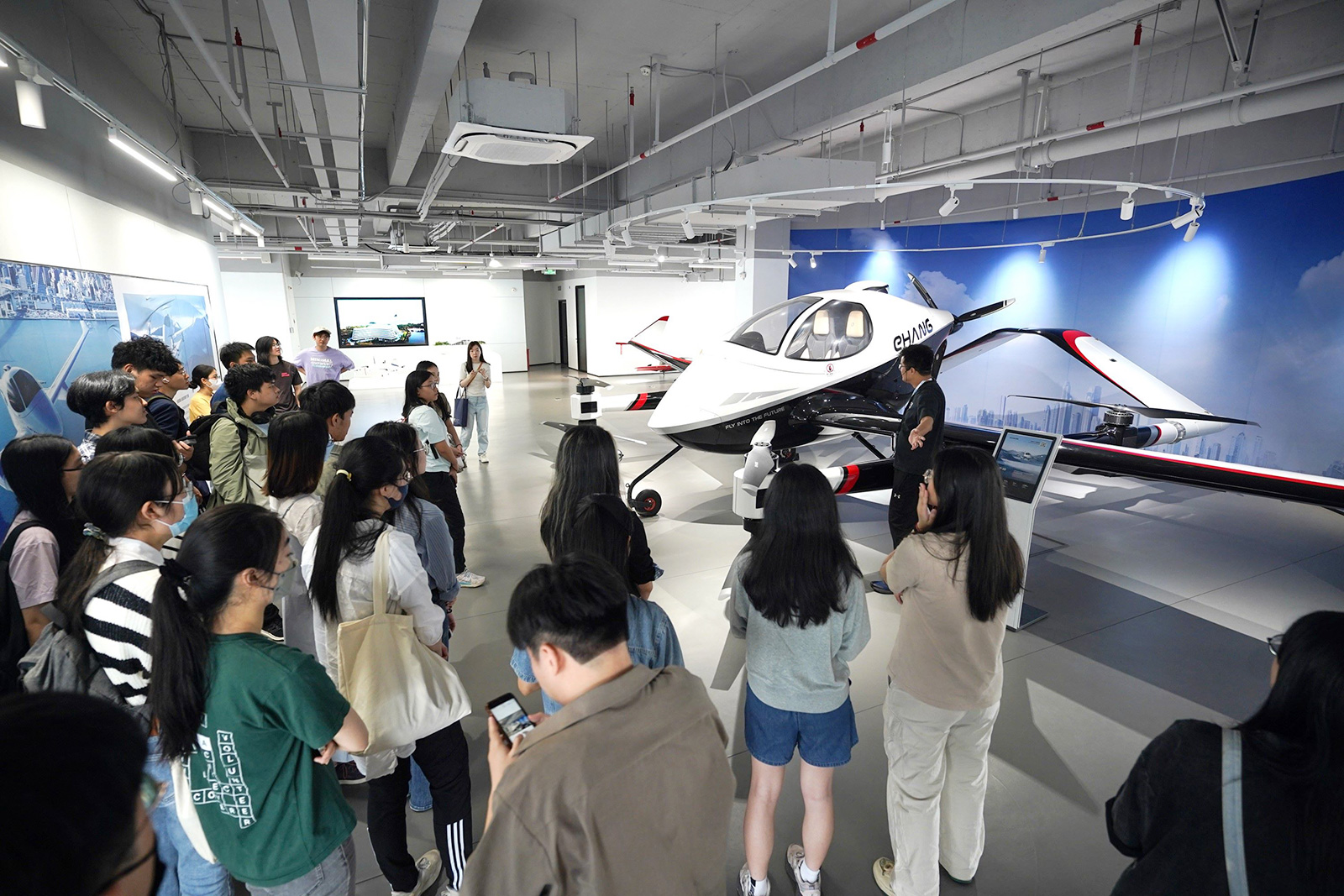 College of Business Undergraduates explore dynamic enterprises in Guangzhou