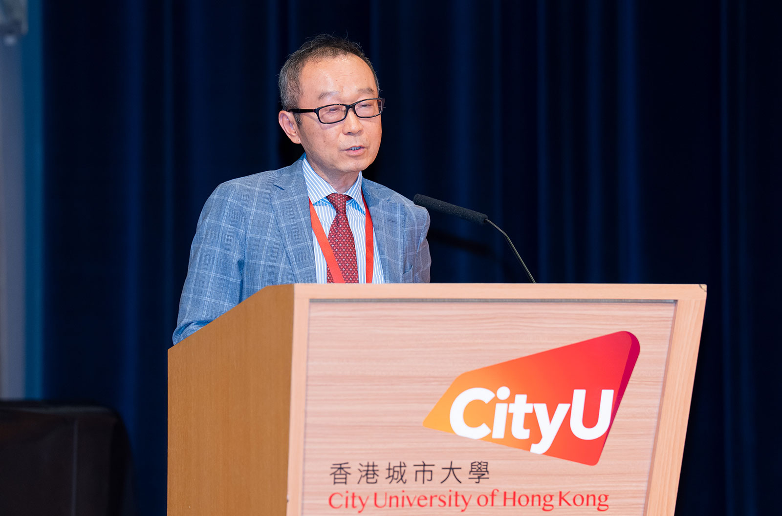 Professor Jun Zhang, Dean of the School of Economics at Fudan University, expresses his vision for the forum to act as a catalyst, injecting new vitality into the development of Hong Kong, the GBA, and the nation.