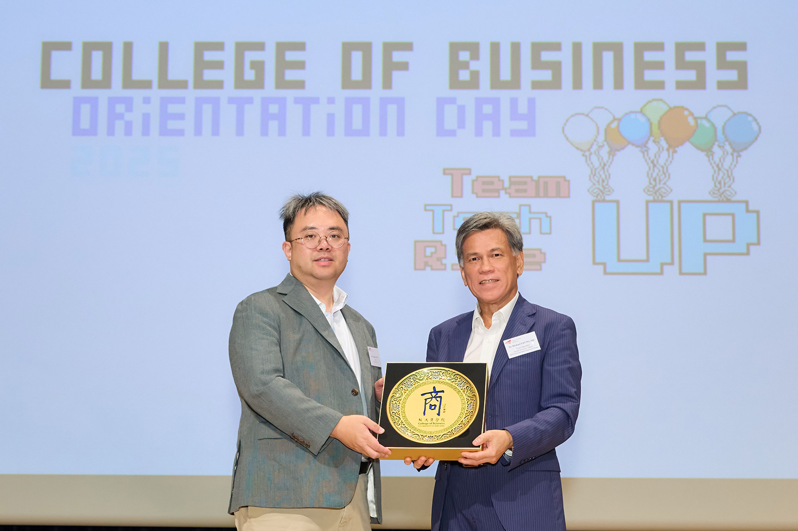 Dean Shum presents a token of appreciation to Dr Michael Leung, MH, guest speaker at the CB Orientation Day.
