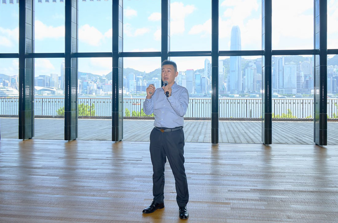 Professor Huazhong Zhao, Associate Head of the Department of Marketing, welcomes the new students of MScMKT.