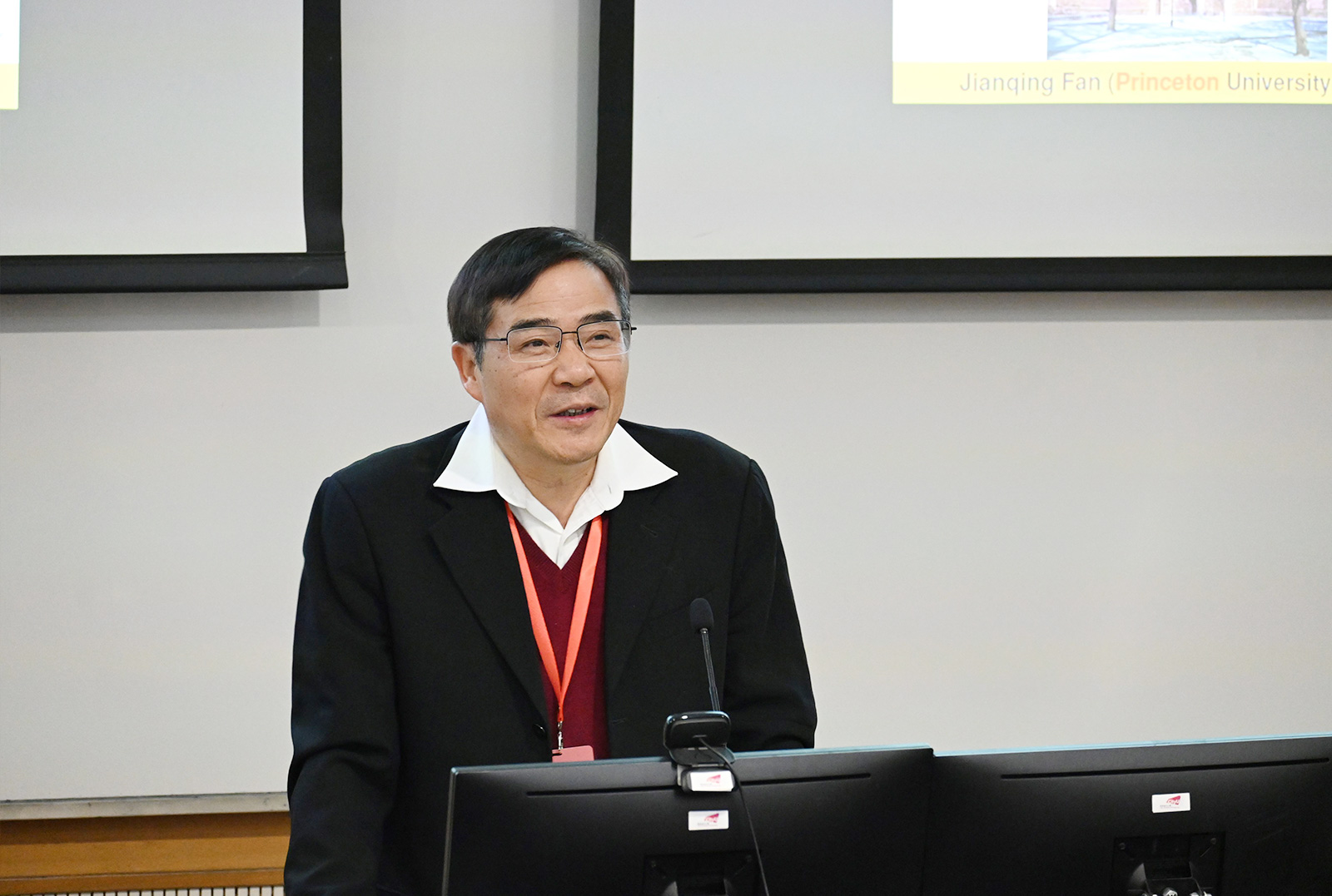 Prof. Jianqing Fan from Princeton University gives his keynote speech on “Factor Informed Double Deep Learning For Average Treatment Effect Estimation”.