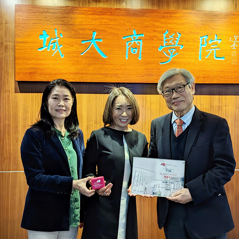 Dr Gang Hao, Associate Dean (Graduate Programmes and Executive Education) (Left) with Ms Joanne Wong and Professor Kim Jeong Bon.