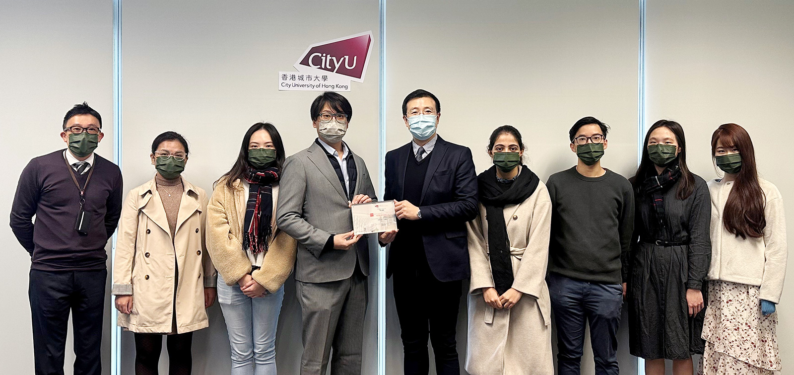 Dr Raymond WONG (middle), Associate Dean (Undergraduate Programmes) presents a token of appreciation to Mr Dennis Tokuaki Wu (fourth from the left), Managing Director of Aji-No-Chinmi Company (Hong Kong) Limited.