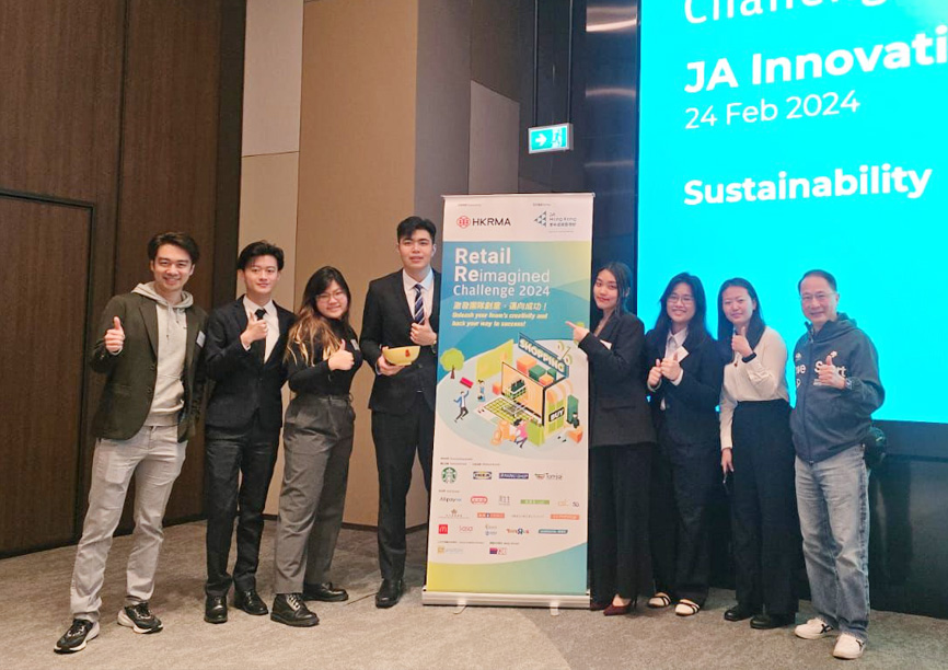 (From left) Mr Ken Or (Corporate Planning Director of Tam Jai International), Loudien Zheng, Joyce Ou, Alvin Lam, Michelle Chang, Amme Woo, Sandy Tong and Mr Derek Wu (Chief People Officer of Tam Jai International)