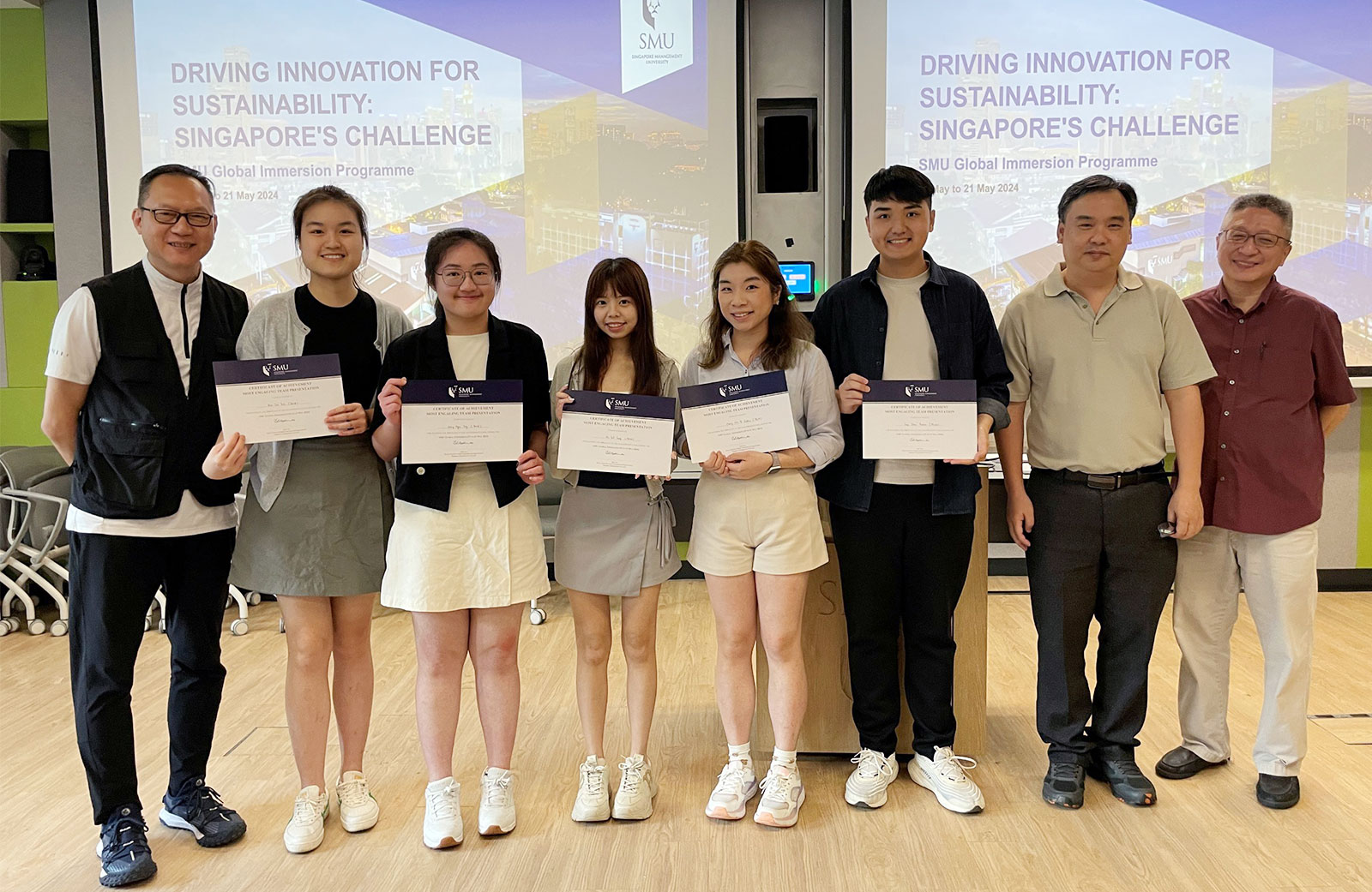 The judging panel and the Champion and Most Collaborative Team: (from left) Professor Michael Wong, Ho-yan Ma, Chun-fai Tse, Jeffrey Wong Koon-kiu, Hans Josef Tuble Velez, Professor Wei-thoo Yue, Professor Siew-ning Kan (SMU Instructor), Wing-ching Lam 