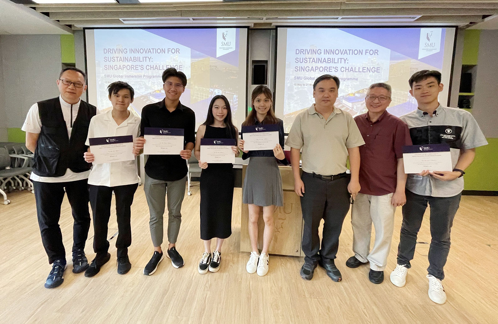 The 2nd runner-up: (from left) Daniel Yip, Yau-shing Lau, Pui-ying Lau, Man-lam Zeng, Hei-laam Choy