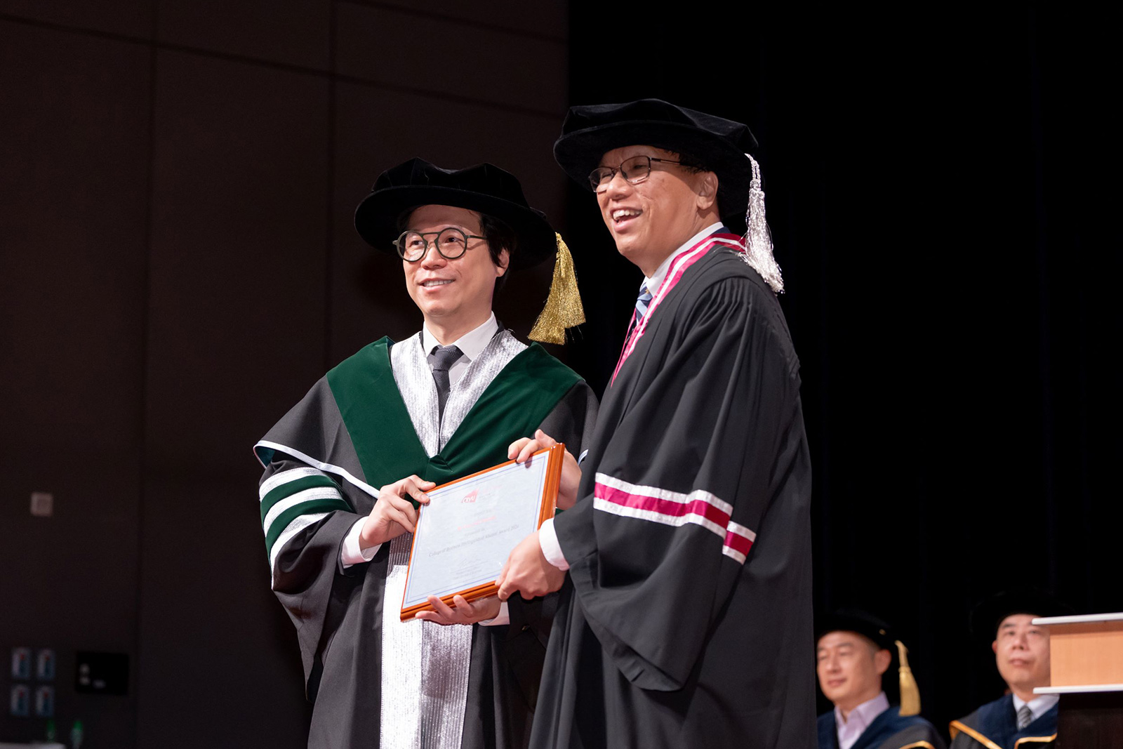 The recipient of 2024 College of Business Distinguished Alumni Award: Mr Henry Ko Hok-han (left)