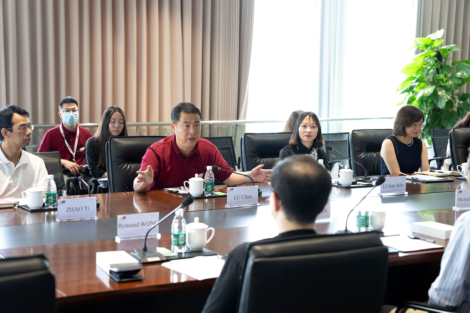 CB faculty meet Dongguan Campus management team: Executive President Chun Lu and Vice President Julie Li