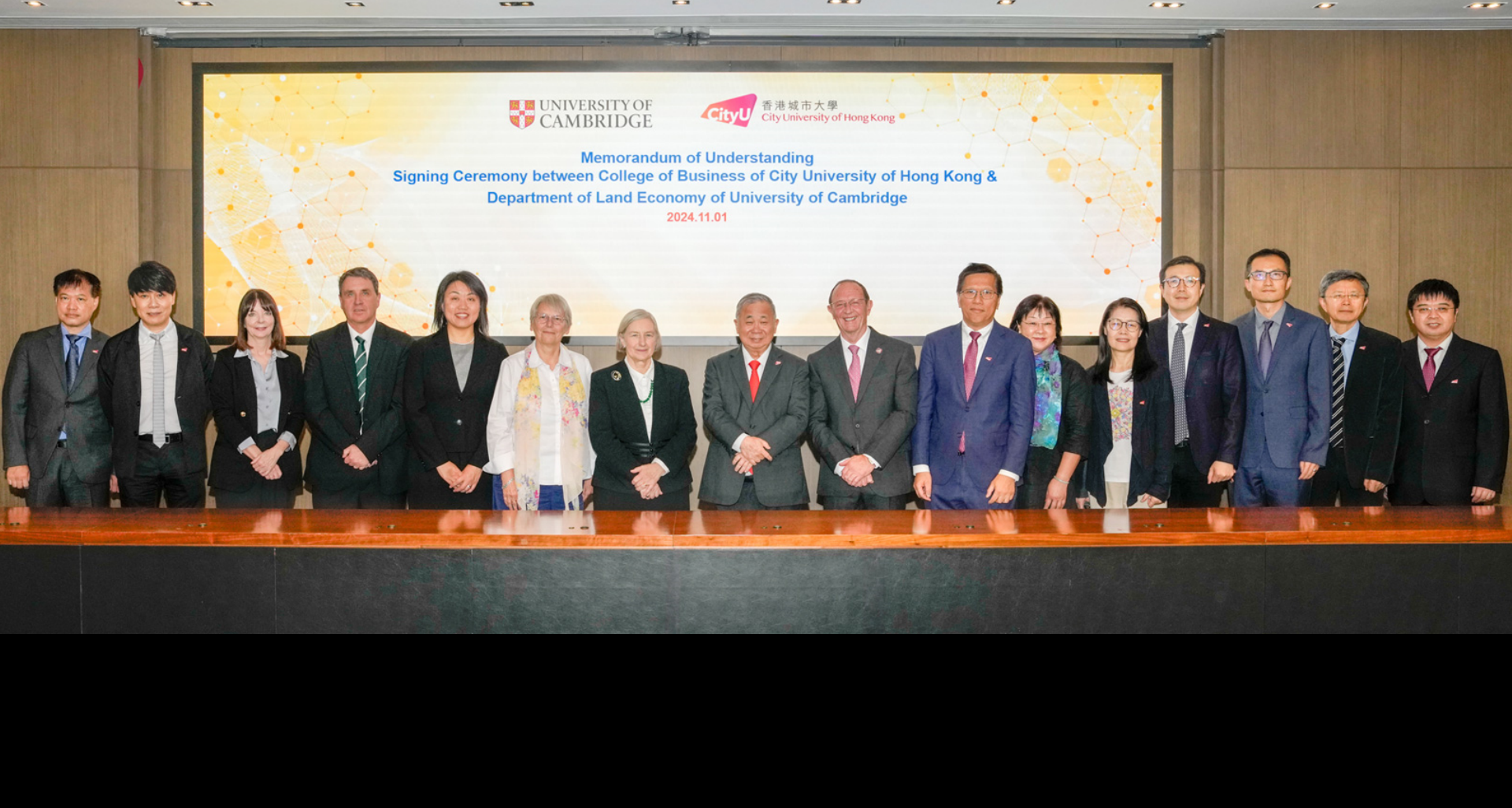 (Eighth from left) Professor Freddy Boey, President of CityUHK and (seventh from left) Professor Dame Madeleine Atkins, President of Lucy Cavendish College, University of Cambridge, lead the CityUHK Council Secretary, the senior management of the College of Business, and delegates of the University of Cambridge to celebrate the signing of the MoU.