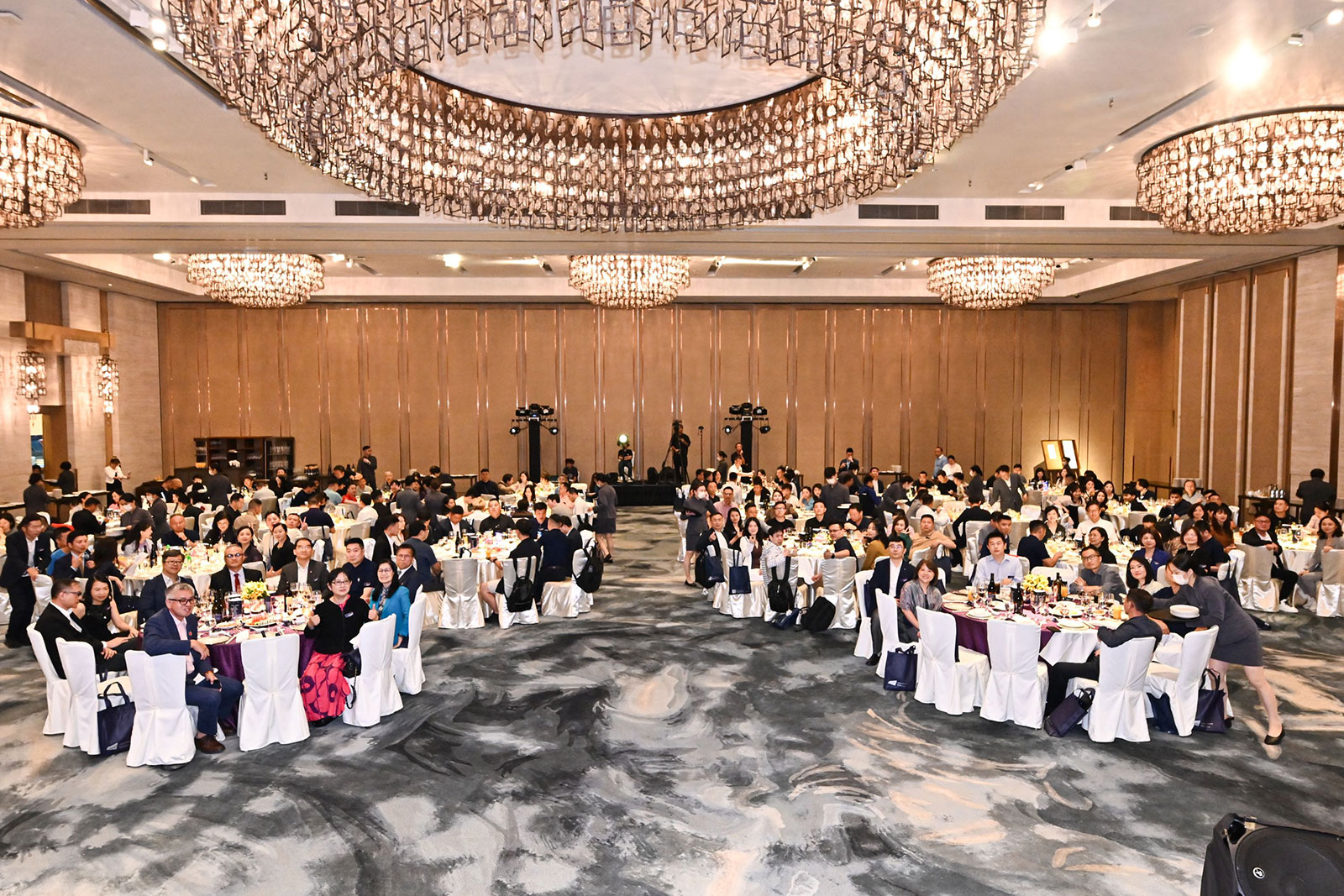 A memorable gathering celebrating the 10th Anniversary of the CityUHK EMBA programme, bringing together students and alumni.