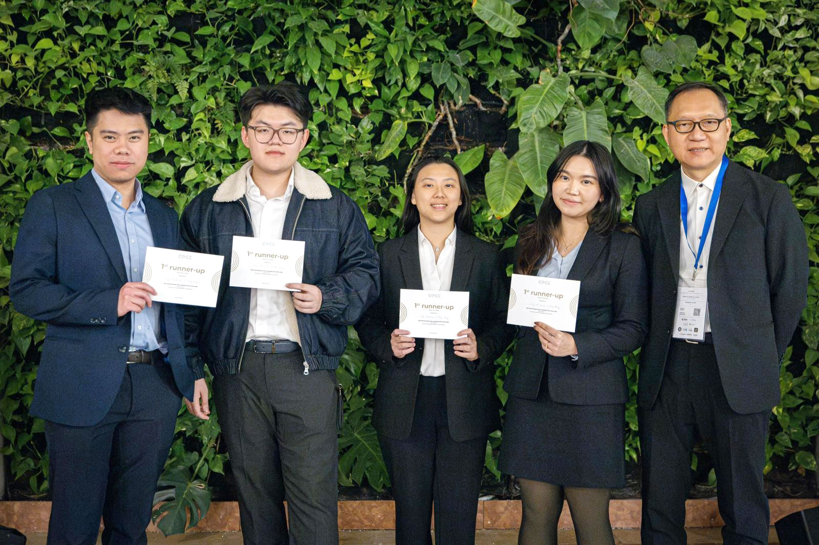 1st Runner-Up of the 24-Hour Wizz Air Case: Richard Ponto, Christopher Qu, Gisela Gwen Michelle, Verena Andrea Wibisono and Prof. Michael Wong.