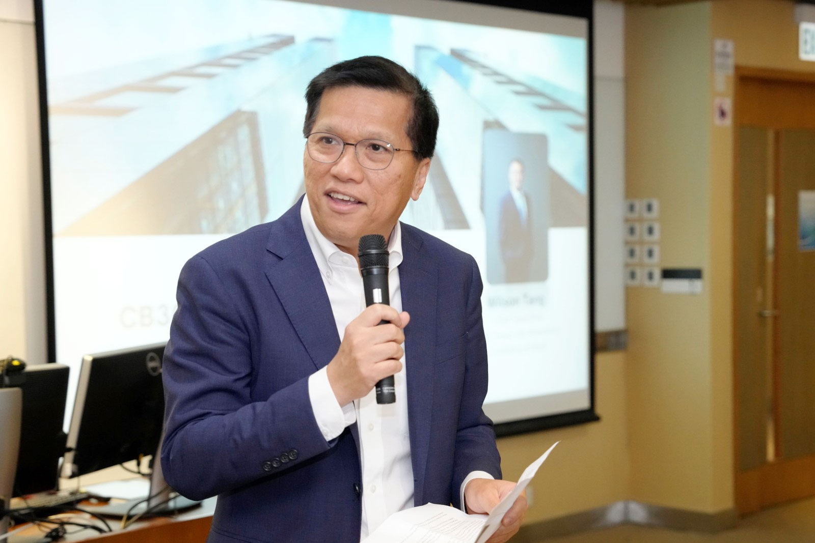 Prof. Kalok Chan, Dean of College of Business, thanks the guest speakers for their insightful sharing.