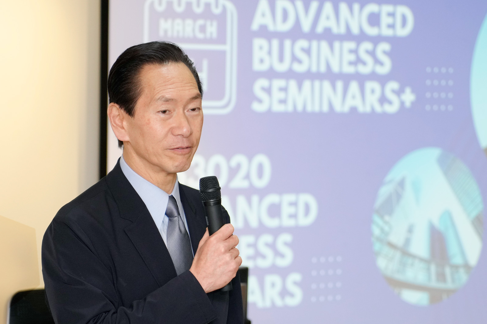 Mr Bernard Chan highlights the importance of viewing setbacks as opportunities for growth, inspiring our students to adapt and thrive in today’s dynamic business landscape.