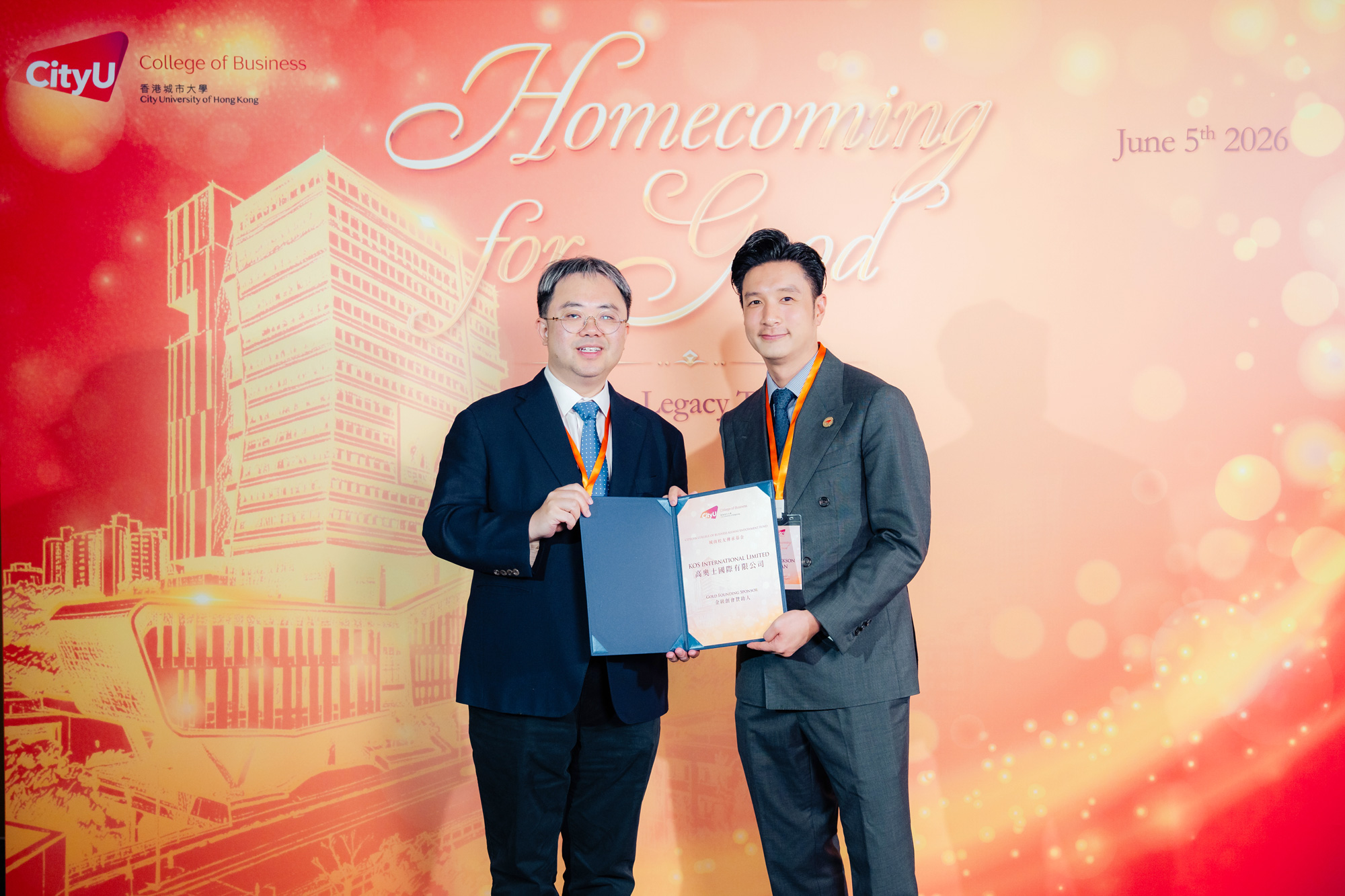 Dean Stephen Shum presents certificate to Mr Jackson Chan for the generous support from his company, KOS International.