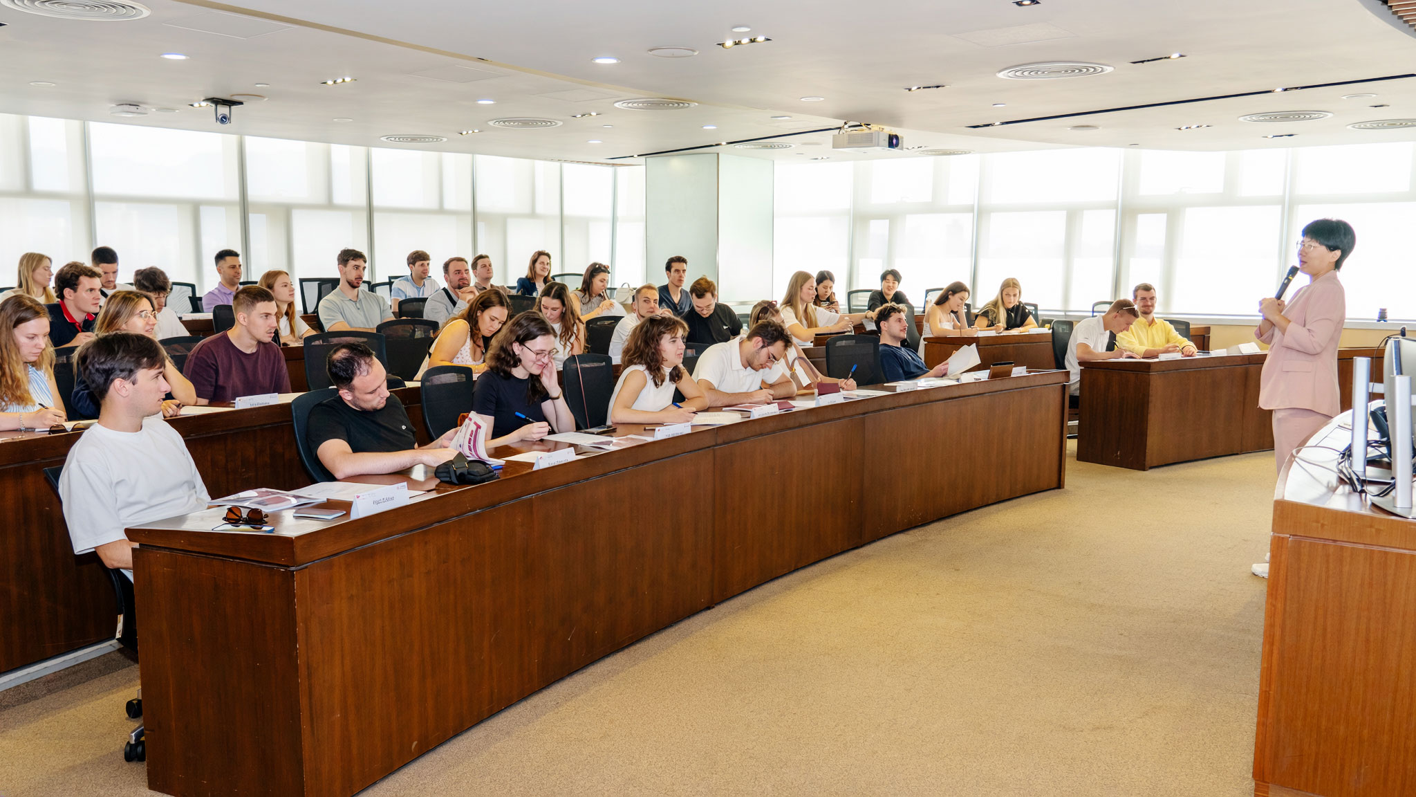 Professor Stephanie Gao, Director of Executive Education, shares a lecture entitled 'Cloud Computing, AI Infrastructure, and Regional Innovation Integration'.