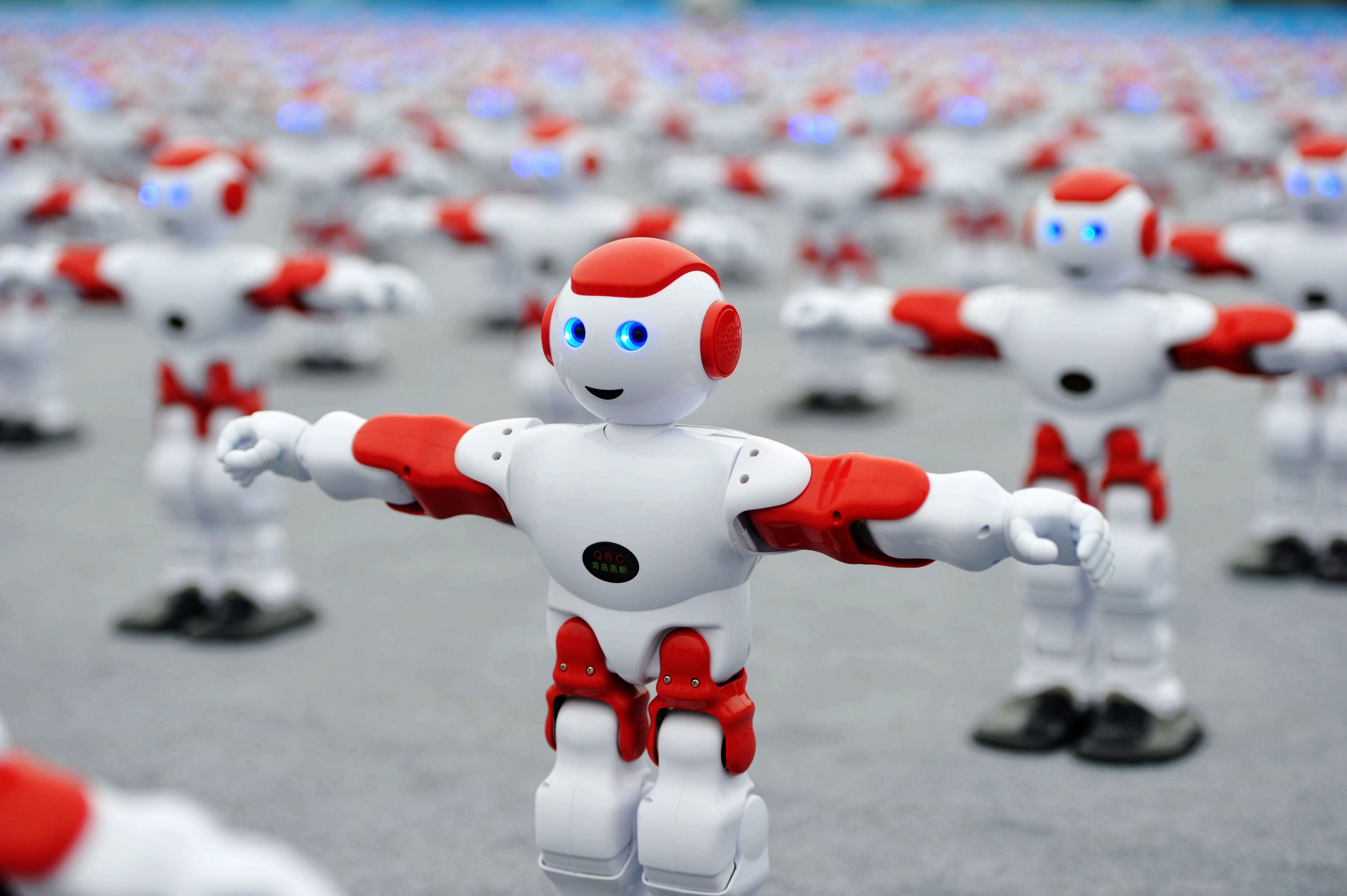 Танец роботов на играх будущего. Робот танцует. Танцующие роботы. Робот танцор. Танец робота.