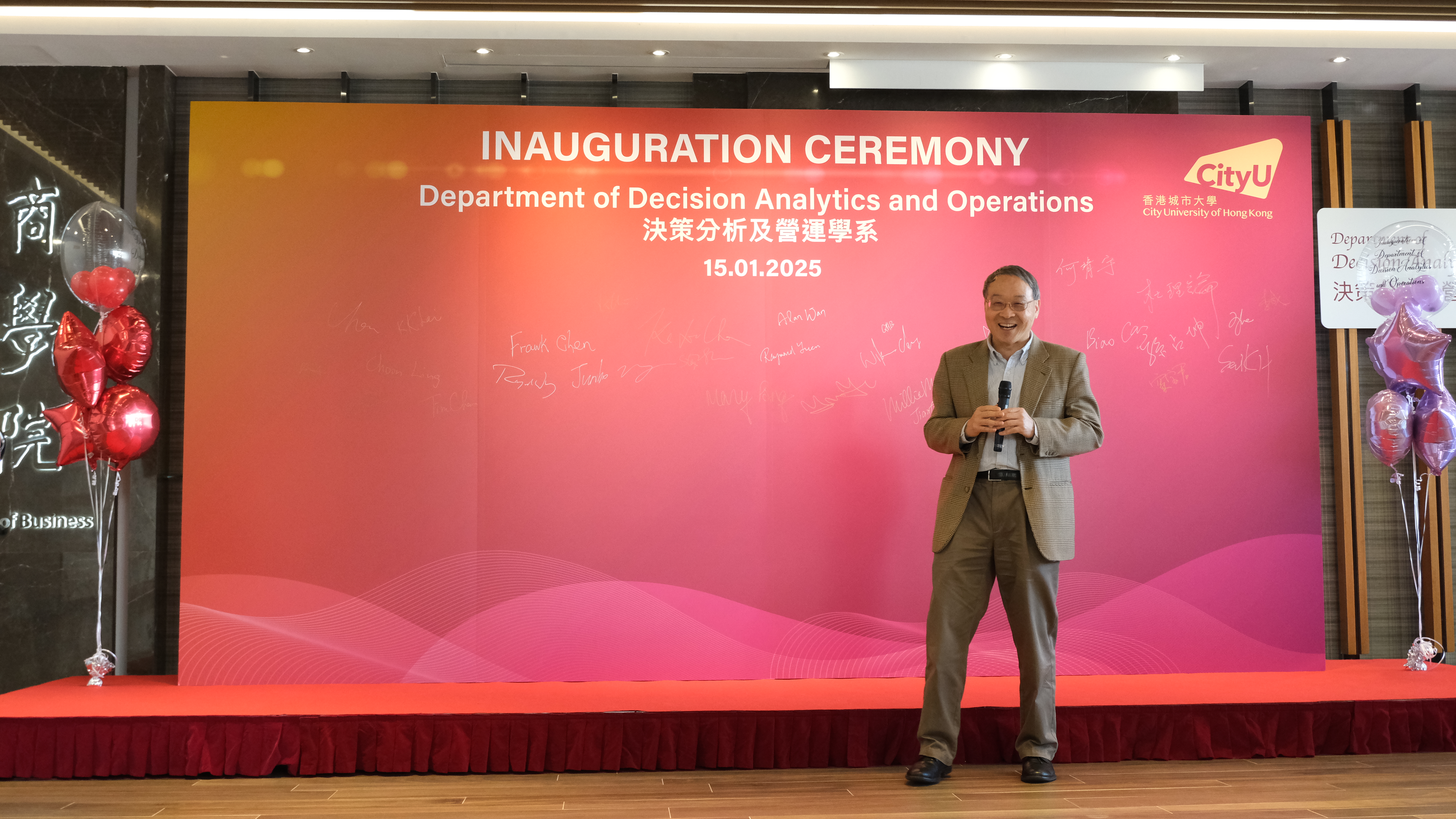 Professor Frank Chen (Interim Head of the Department of Decision Analytics and Operations) welcomes DAC members and faculty members from CB to join the ceremony.