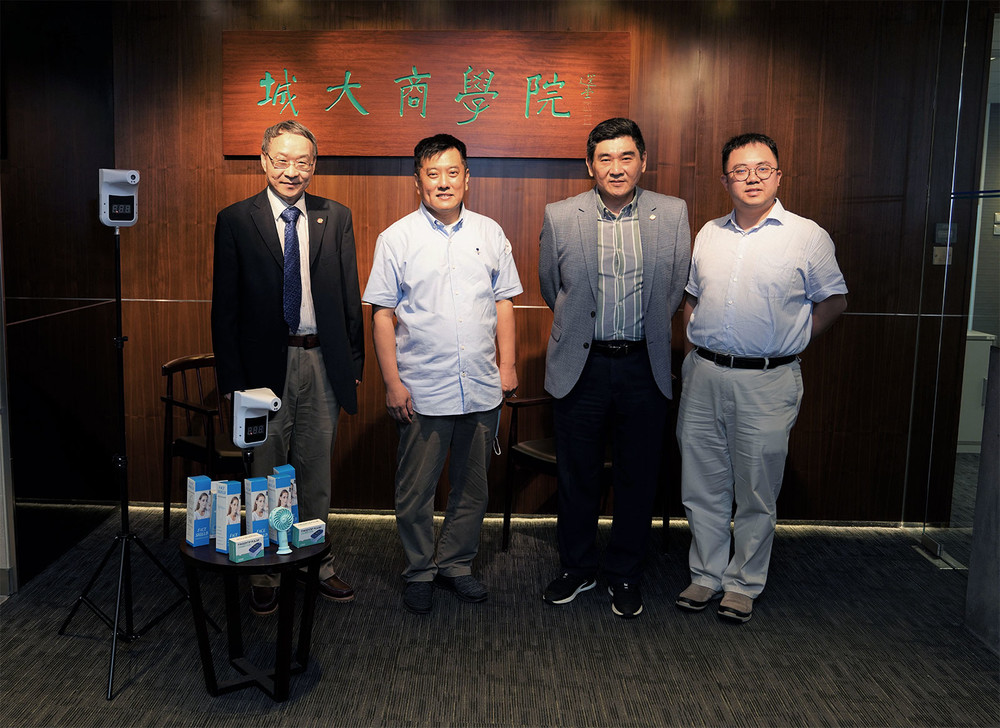 Mr Wilson Chong donates auto temperature scanners to the College