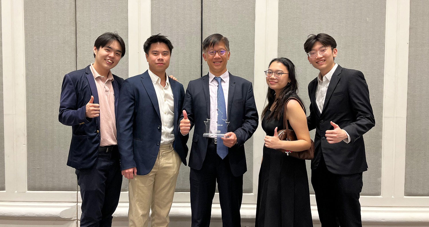 The team advisor, Professor Jonathan Ng Tai-shing, Adjunct Professor of the College of Business (middle), and the winning students (from left) Richard Afandy, Richard Ponto, Charmelita Priscilla Yo and Anthony Matthew Harsono.