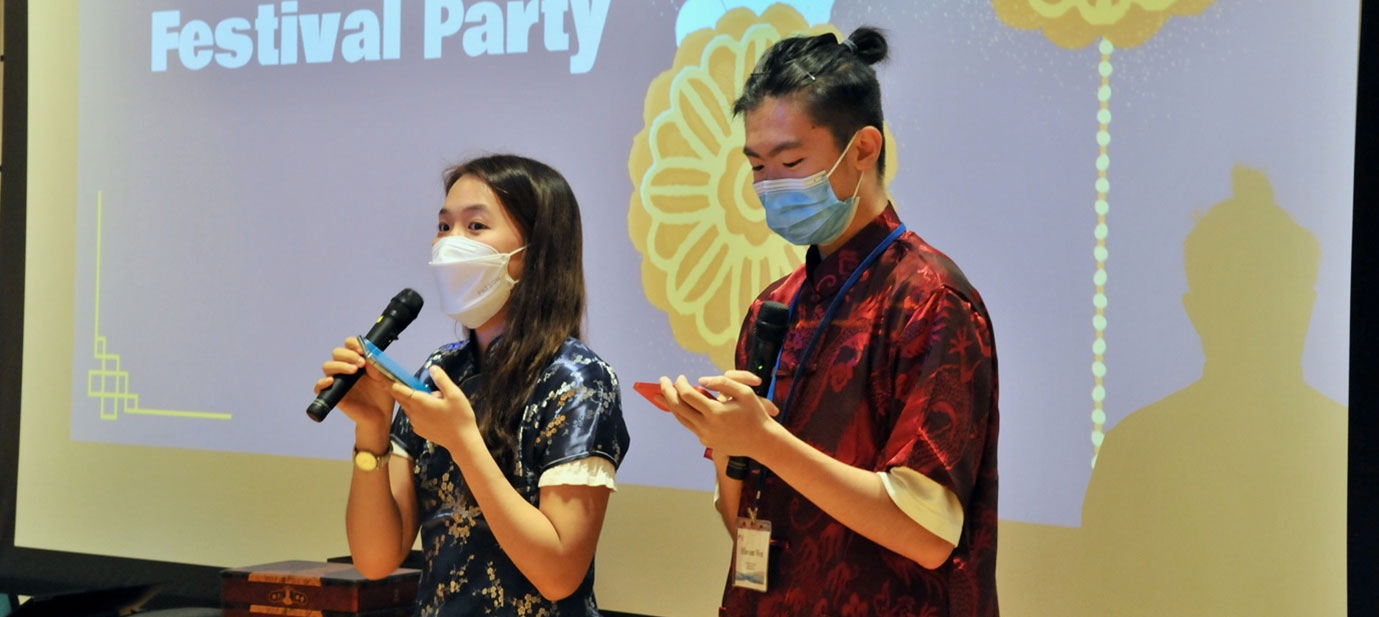 Iris Fu, the ESC President & Hiuson Wen , the Vice-President was MC of the party