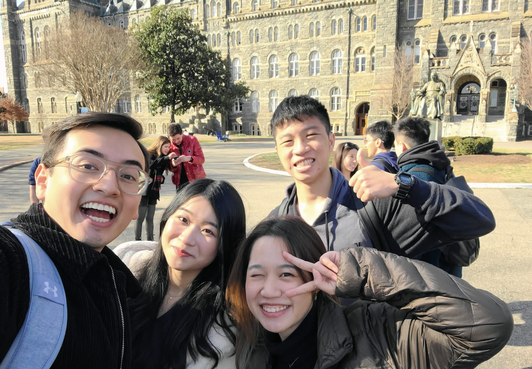(From right): Ronny Torres Cardenas , Vikki Lai, Fern Sitthitan Phitchayapha, and Andy Wong enjoy a city tour.