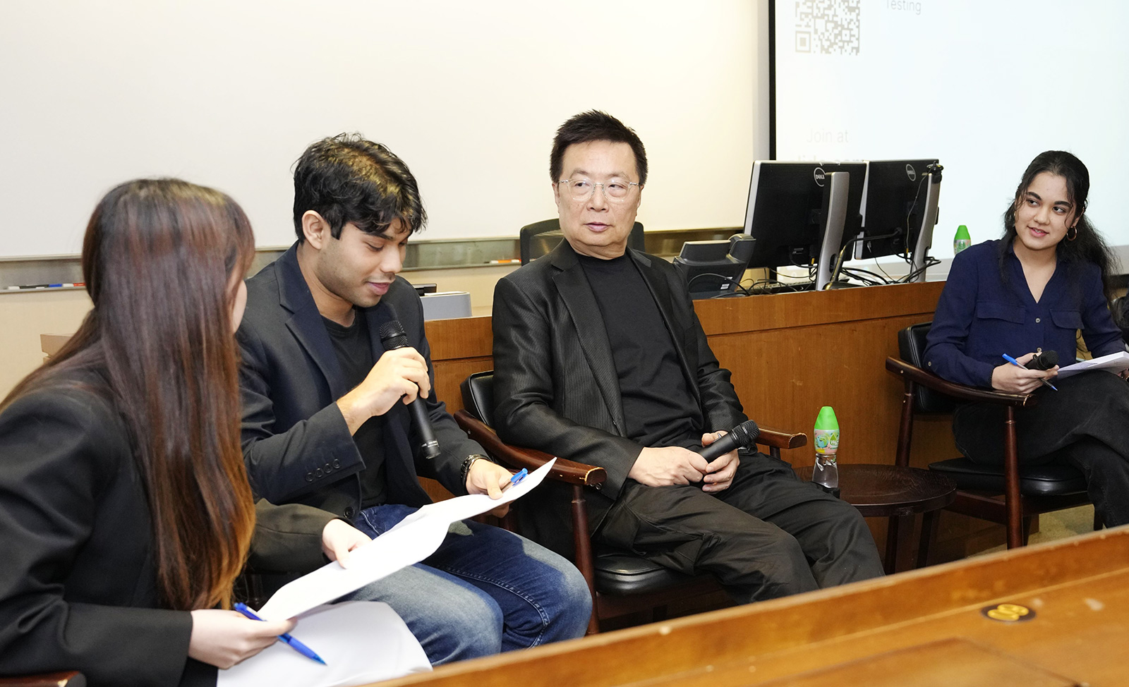Industry leaders share expertise on entrepreneurship and AI at CB3020 Advanced Business Seminar Series