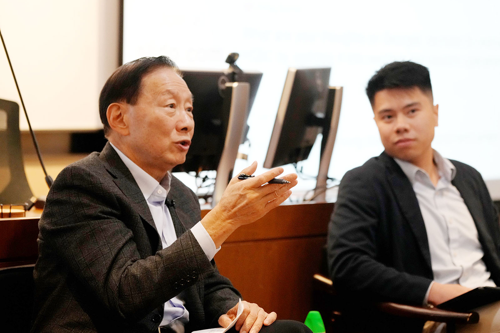 Corporate leaders share insights at CB3020 Advanced Business Seminar 