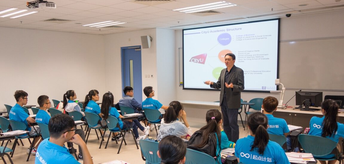CB receives delegation from Harbin Normal University High School