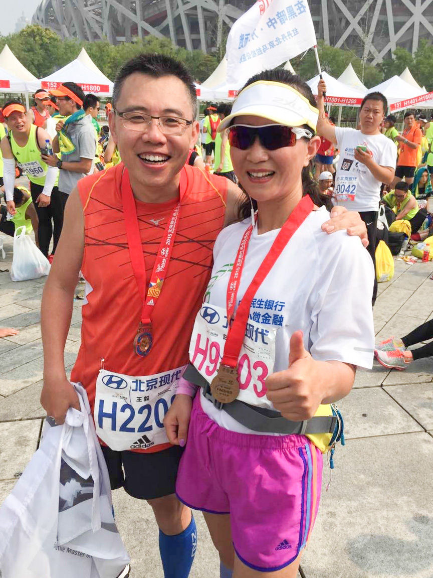 EMBA students excel themselves at Beijing Marathon