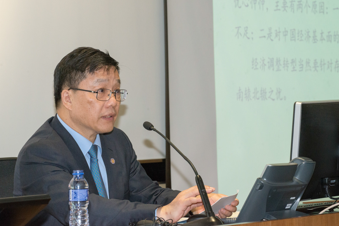 Senior economist discusses China economic challenges in EMBA seminar