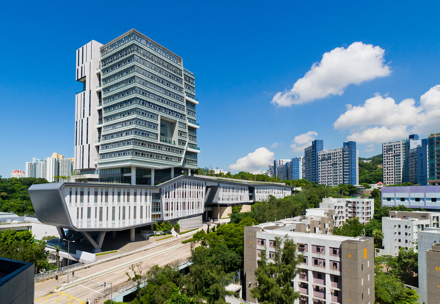 CB moved into new high-end teaching and learning facilities in Lau Ming Wai Academic Building (LAU). Executive Education and offices of the MBA, EMBA and DBA programmes were opened